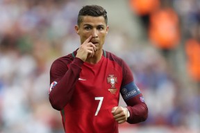 九游娱乐app下载-“策略高手：幕后布控的智谋比拼”