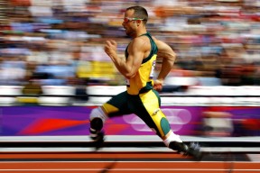 九游官网-_城市灯光跑：闪耀夜晚的运动盛宴_，城市灯光夜景说说心情短语