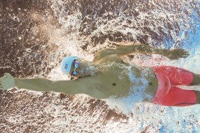 九游平台官网-心理调整：车手应对压力的策略，司机的心理压力