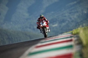 九游娱乐app下载-新手也能学：车手的实用驾驶技巧指南，驾驶员新手教程