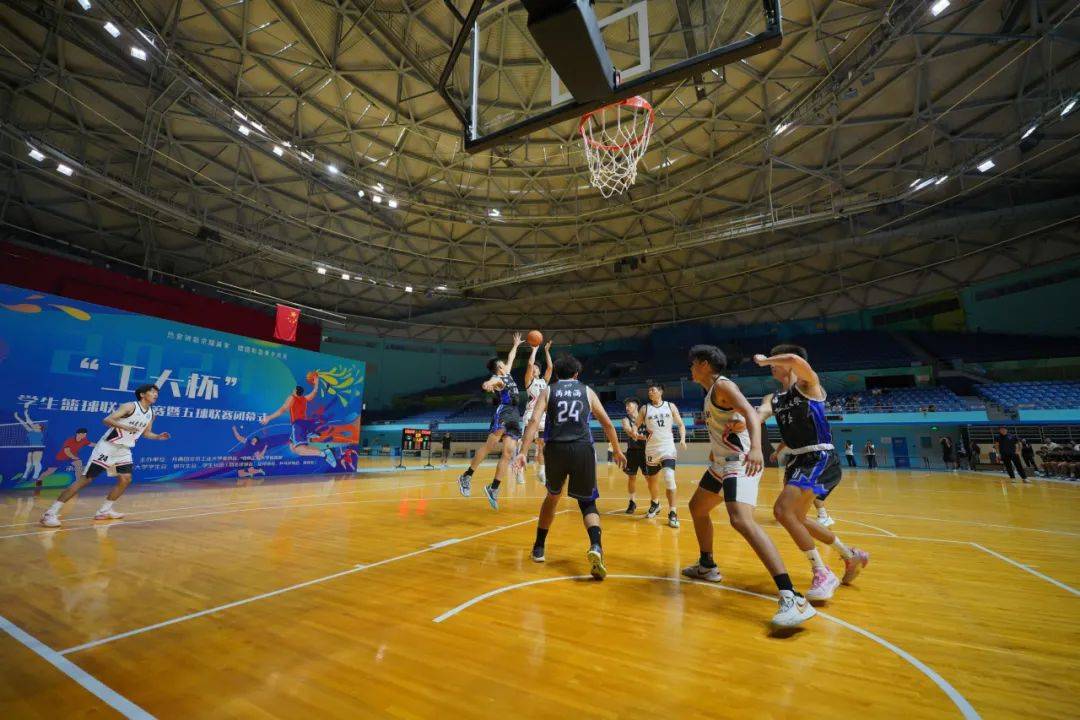 九游官网-包含青春激扬的校园篮球赛,引发全国青少年热情追逐的词条